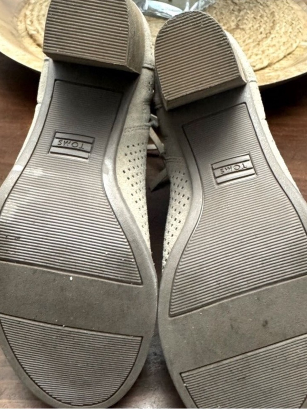 TOMS Suede Heeled Ankle Boots Open Toe Taupe Tan Gray Size 8 Perforated Bohemian - Picture 7 of 11